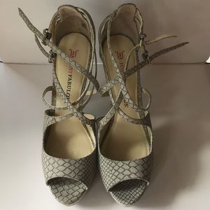 Crocodile Print Heels. Gray. Size 10. Worn once.